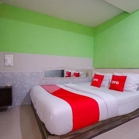 Oyo 1495 Hotel Lendosis Palembang Extérieur photo