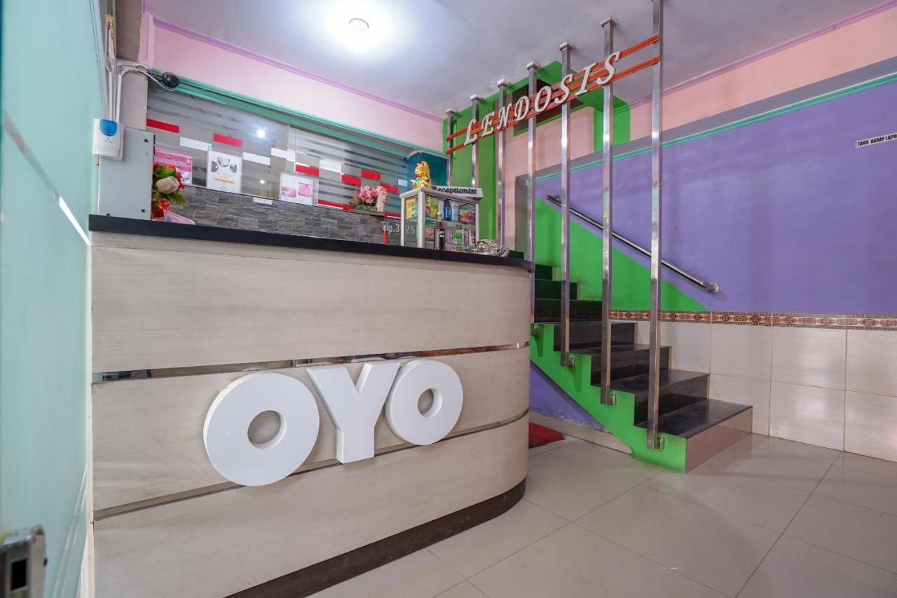 Oyo 1495 Hotel Lendosis Palembang Extérieur photo