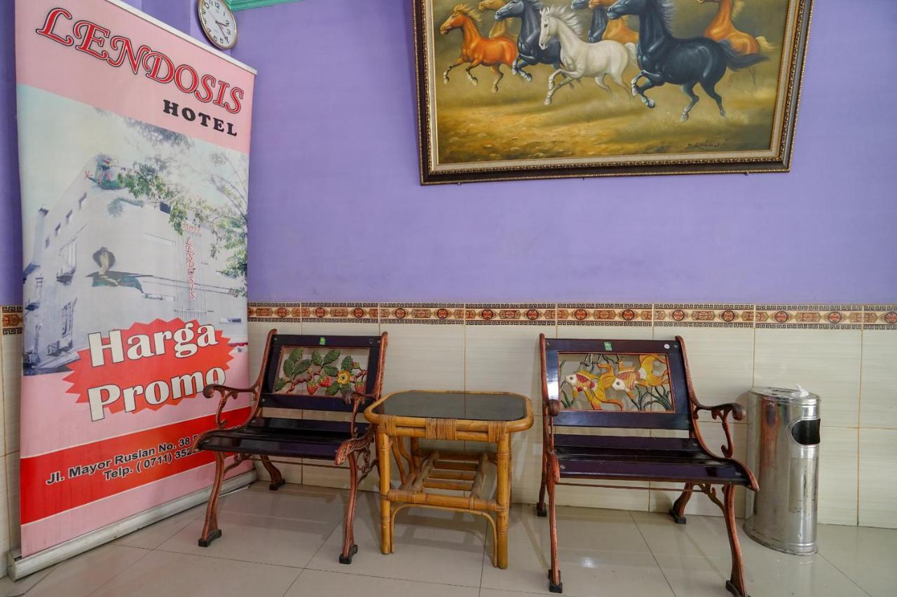 Oyo 1495 Hotel Lendosis Palembang Extérieur photo